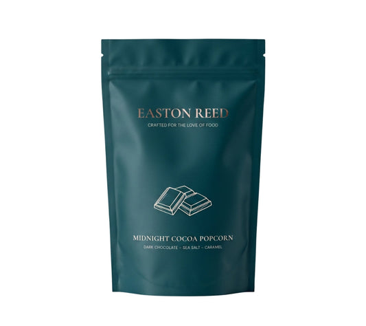 Midnight Cocoa Gourmet Popcorn von Easton Reed kaufen – Popcorn mit dunkler Schokolade, Karamell & Meersalz. Jetzt bei Madevegan entdecken