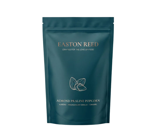 Almond Praline Gourmet Popcorn von Easton Reed kaufen – knuspriges Popcorn mit Mandeln, Karamell & Madagascar Vanille. Jetzt bei Madevegan entdecken!