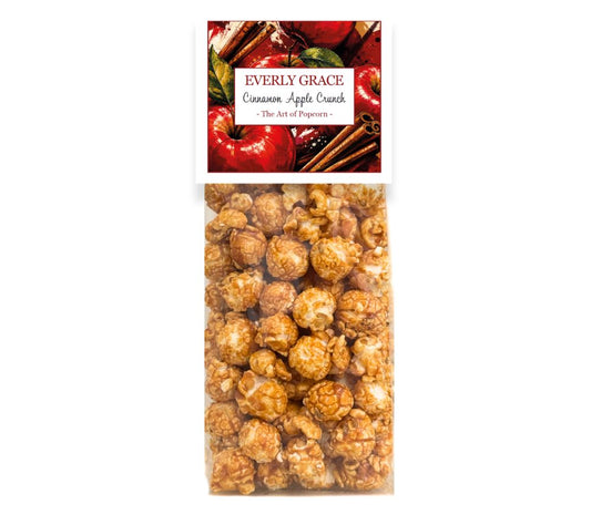 Everly Grace Popcorn Cinnamon Apple Crunch mit süßem Karamell, fruchtigen Äpfeln & Zimt auf weißem Hintergrund