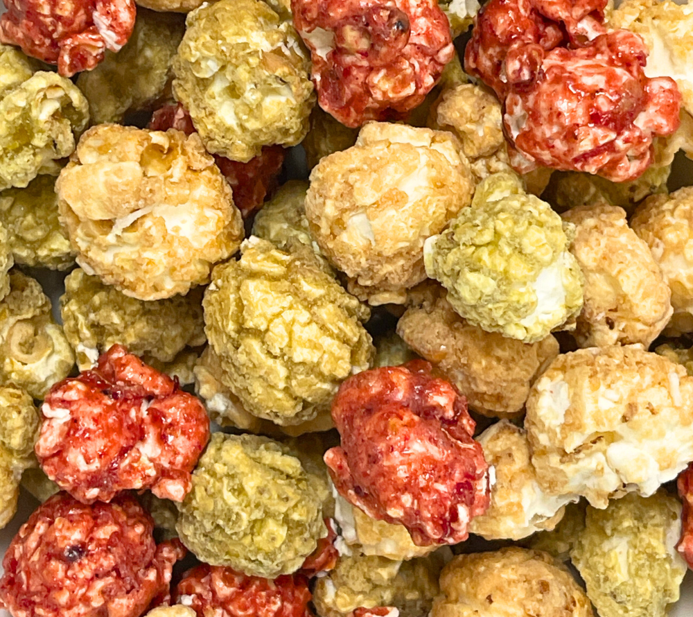 Drei handveredelte Popcorn-Sorten in einer Tüte. Knusprig, vegan & perfekt zum Probieren, Teilen oder Verschenken. Jetzt bei MadeVegan entdecken!