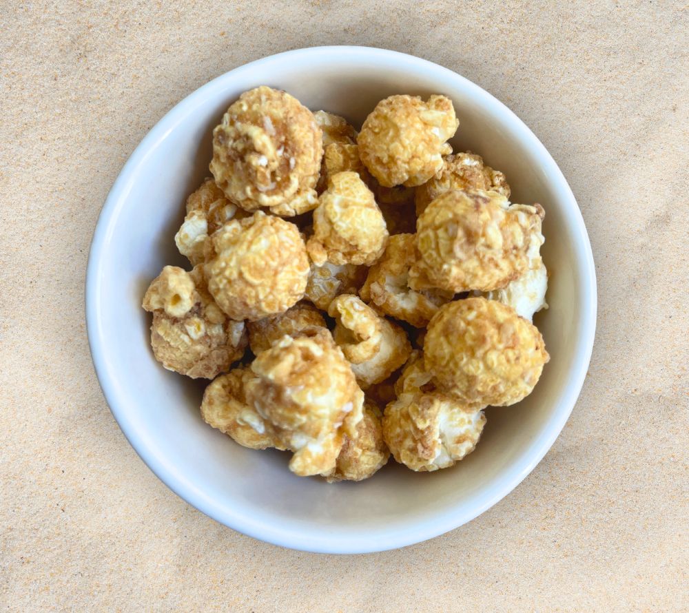Feines Gourmet-Popcorn Coconut Paradise von Everly Grace ☆ tropischer Kokos-Überzug ☆ hohe Qualität ☆ 100 % vegan ☆ Jetzt probieren!