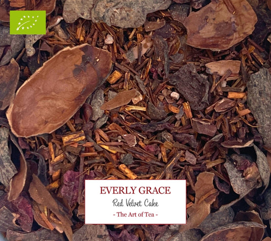 Everly Grace Red Velvet Tea – Bio-Tee mit Kakaonoten & warmen Gewürzen. Jetzt online kaufen bei MadeVegan für besondere Genussmomente voller Stil.