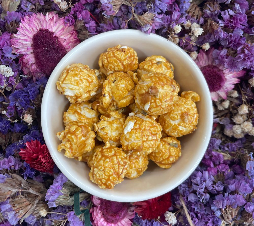 Sunny Lavender Fields Popcorn von Everly Grace | knusprig, lecker & 100 % vegan | frische Zitrone & Lavendel | EU-weiter Versand