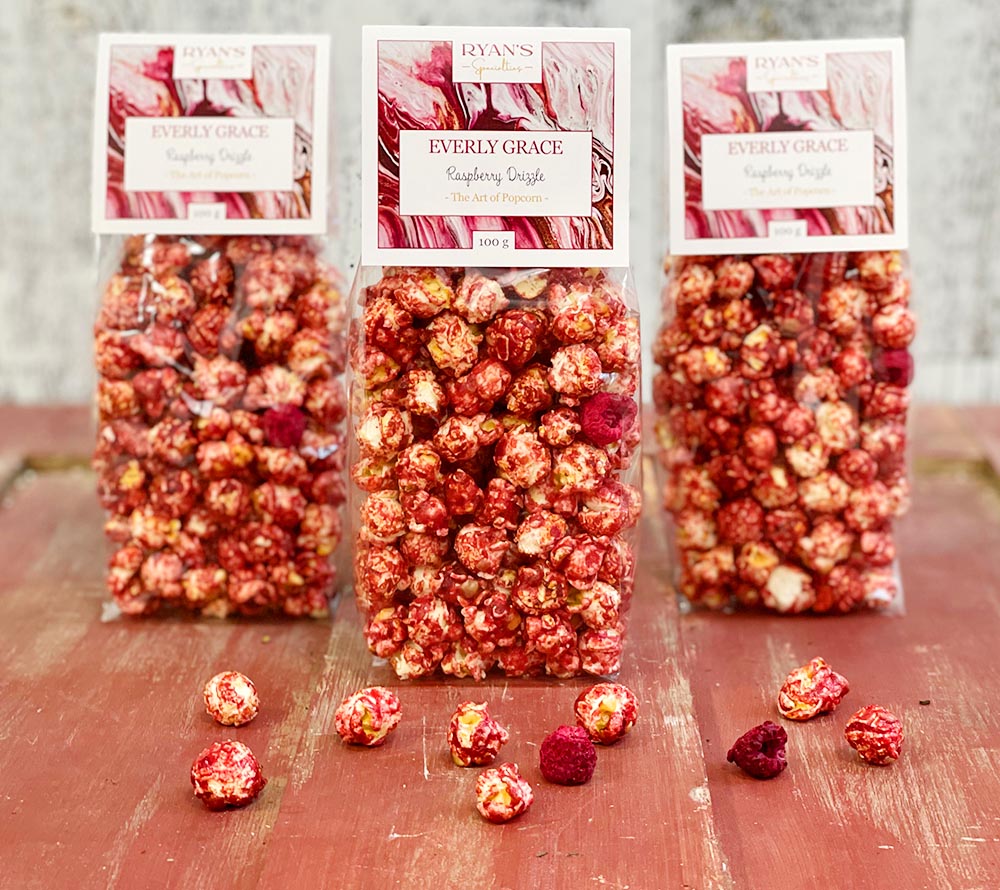 Feines Gourmet-Popcorn Raspberry Drizzle von Everly Grace ☆ Fruchtiger Himbeer-Überzug ☆ hohe Qualität ☆ 100 % vegan ☆ Jetzt probieren!