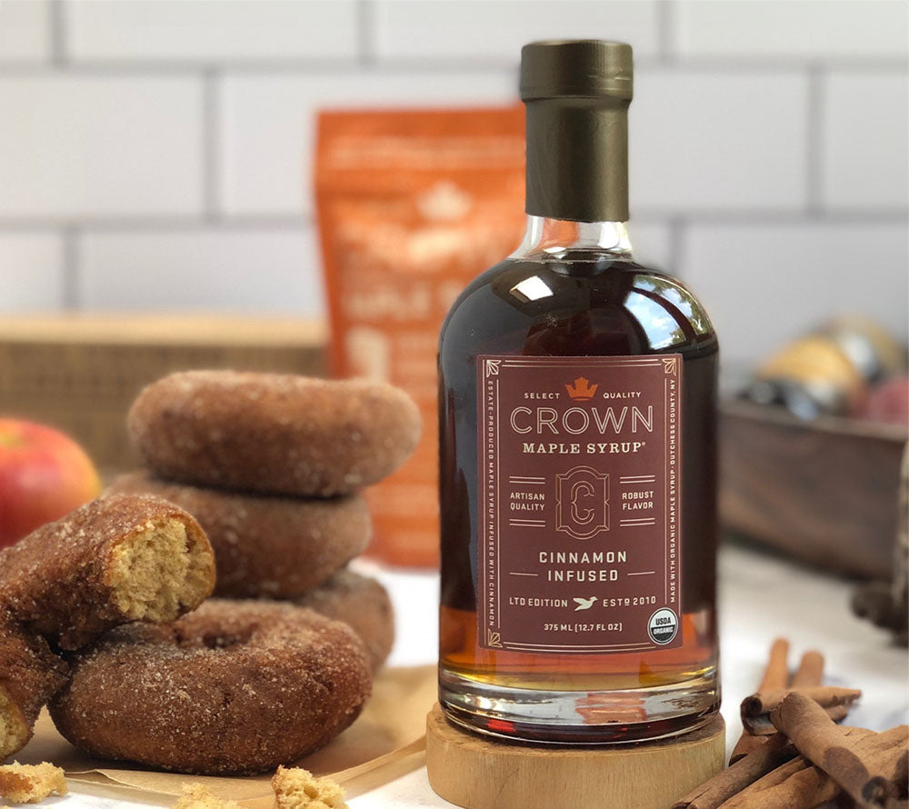 Crown Maple Cinnamon Infused Ahornsirup kaufen ☆ Bio-Qualität mit Zimt ☆ Für Pancakes, Waffeln und Desserts ☆ Mehr Sorten ☆ Jetzt probieren!