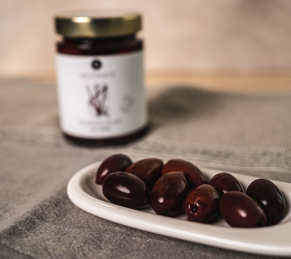 Kalamata olives with stone from Deligreece