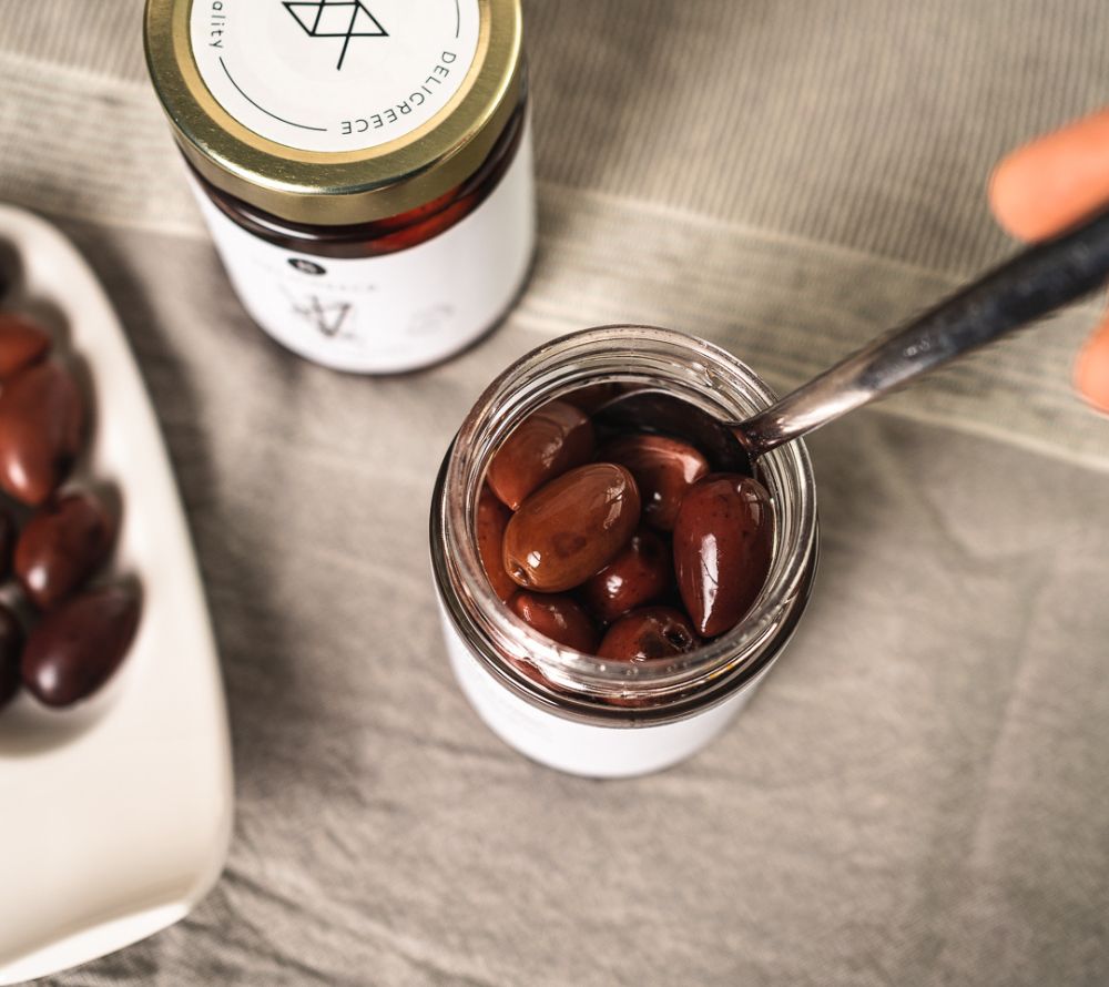Kalamata olives with stone from Deligreece