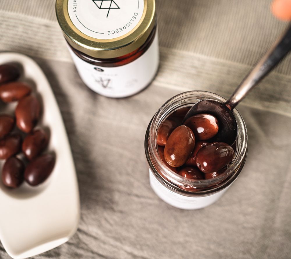 Kalamata olives with stone from Deligreece