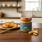 100 % geröstete Bio-Erdnüsse, cremig & vegan – pur auf Brot, im Porridge oder Smoothie. Easton Reed Creamy Peanut Butter jetzt bei Madevegan kaufen!