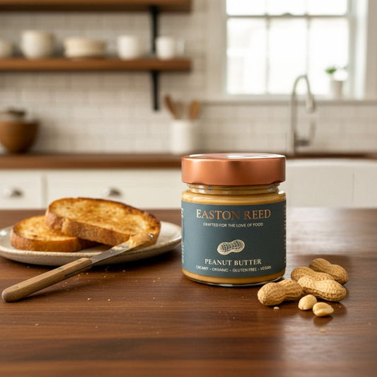 100 % geröstete Bio-Erdnüsse, cremig & vegan – pur auf Brot, im Porridge oder Smoothie. Easton Reed Creamy Peanut Butter jetzt bei Madevegan kaufen!