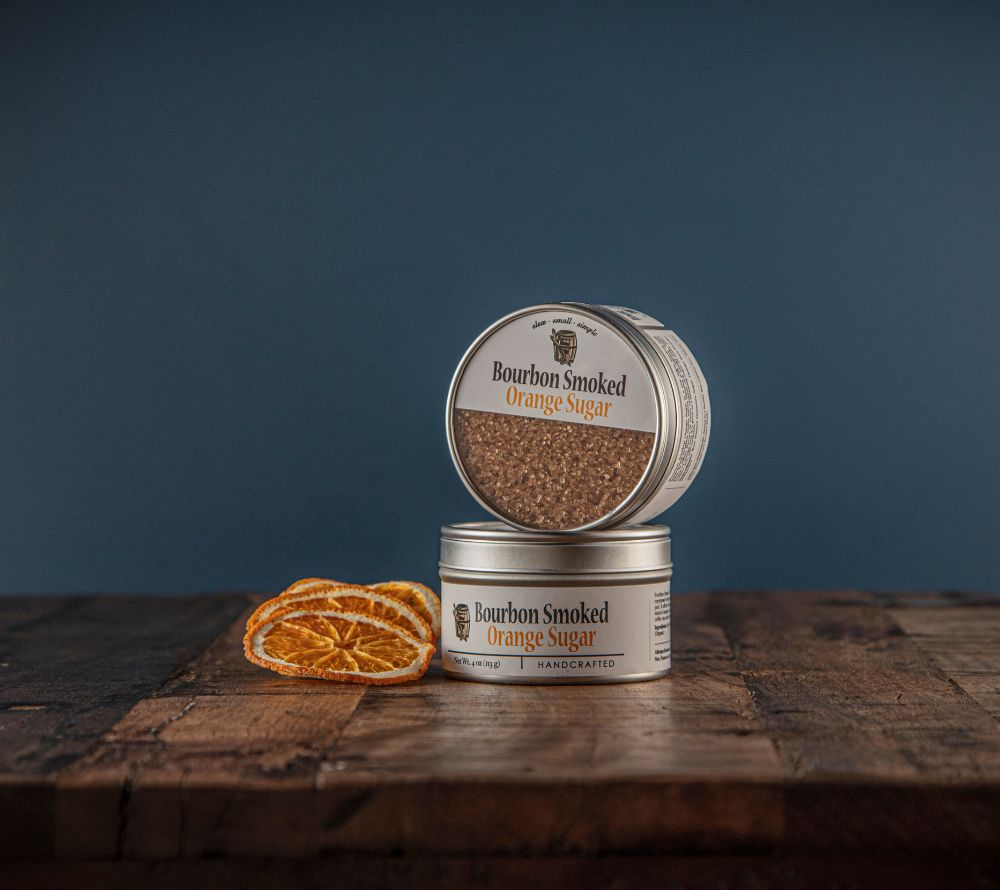 Bourbon Smoked Orange Sugar von Bourbon Barrel Foods – handgeräucherter Zucker mit Orangenschale und Eichenholzaroma aus Kentucky. Ideal für Desserts, Kaffee & Cocktails – Süße mit Charakter!
