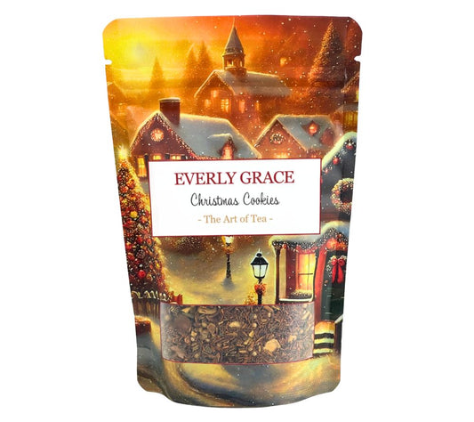 Everly Grace Christmas Cookies Tea – Bio-Rooibos mit Zimt, Ingwer & Kakaoschalen. Jetzt online kaufen bei Madevegan für festliche Wintergenüsse.