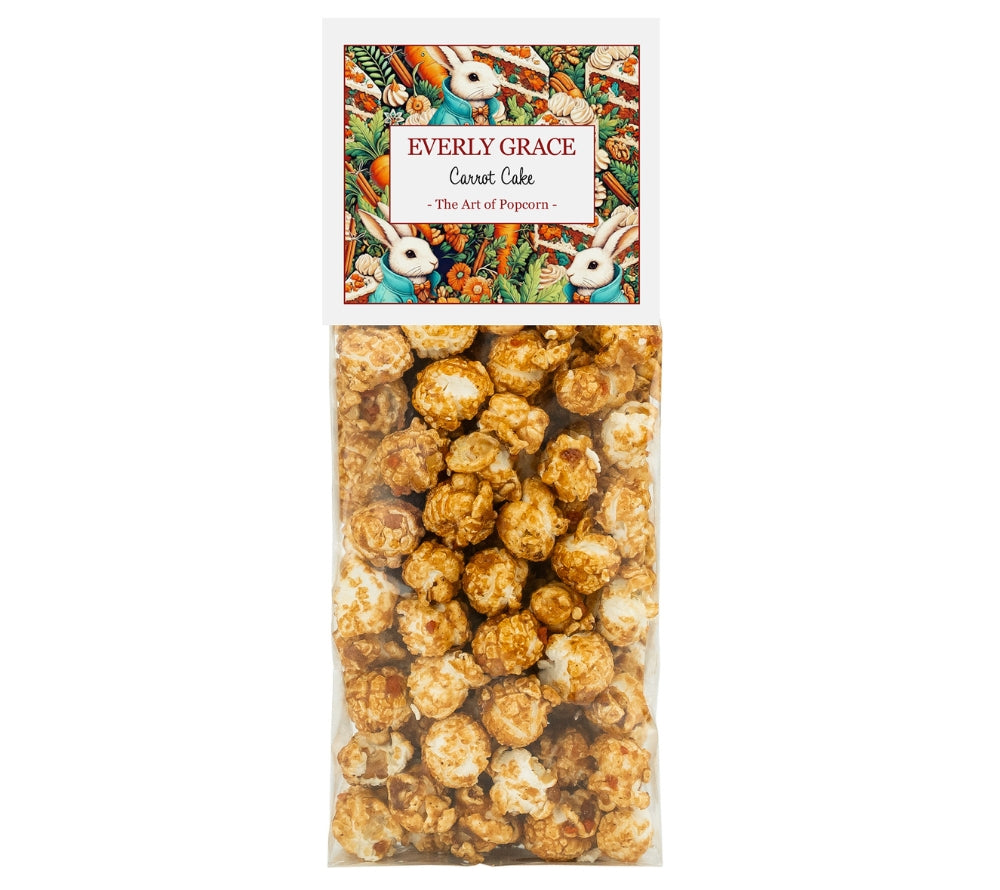 Everly Grace Carrot Cake Popcorn – luftgepopptes Gourmet-Popcorn mit Walnüssen, Karotten, Zimt & Muskat. Handgemacht, knusprig & perfekt zum Snacken!