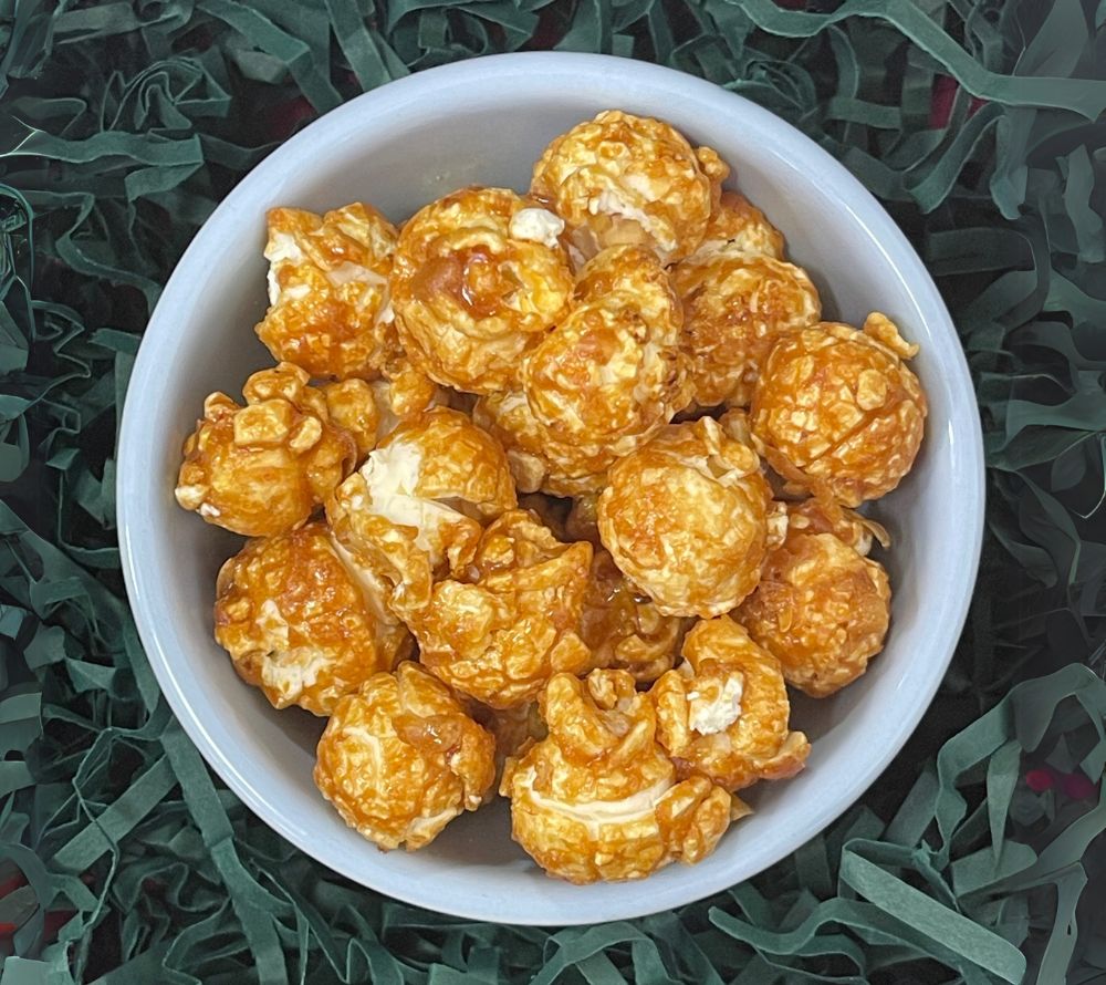 Popcorn Bavarian Almond Symphony von Everly Grace | pflanzliche Zutaten | handgefertigt | bringt bayrisches Volksfest-Flair in Deine Küche