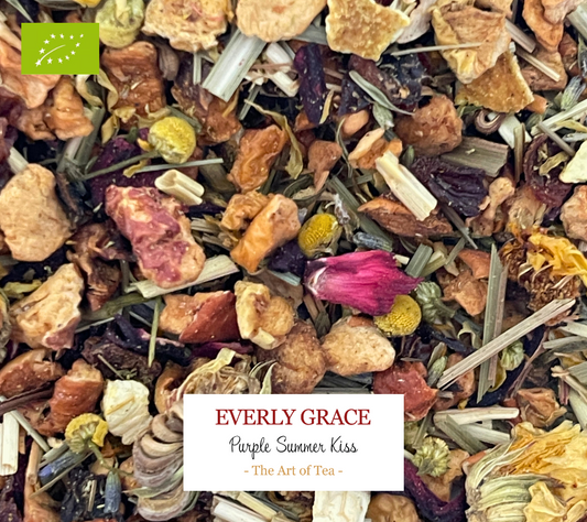 Purple Summer Kiss von Everly Grace kaufen | Teemischung aus Mandarine, Apfel, Zitronengras & Lavendelblüten | heiß oder eisgekühlt | Jetzt probieren!