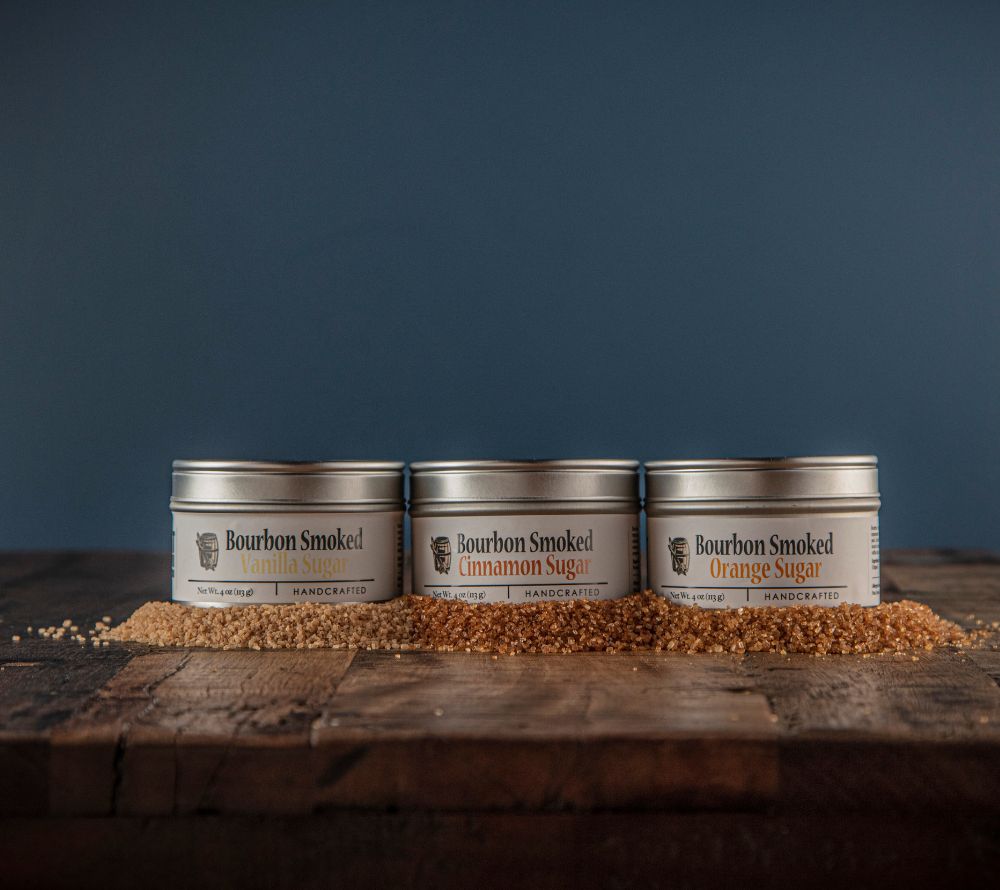 Bourbon Smoked Cinnamon Sugar von Bourbon Barrel Foods – geräucherter Zucker mit Zimt aus Kentucky. Handwerklich hergestellt, perfekt für Desserts, Kaffee & Cocktails. Süße mit Charakter!