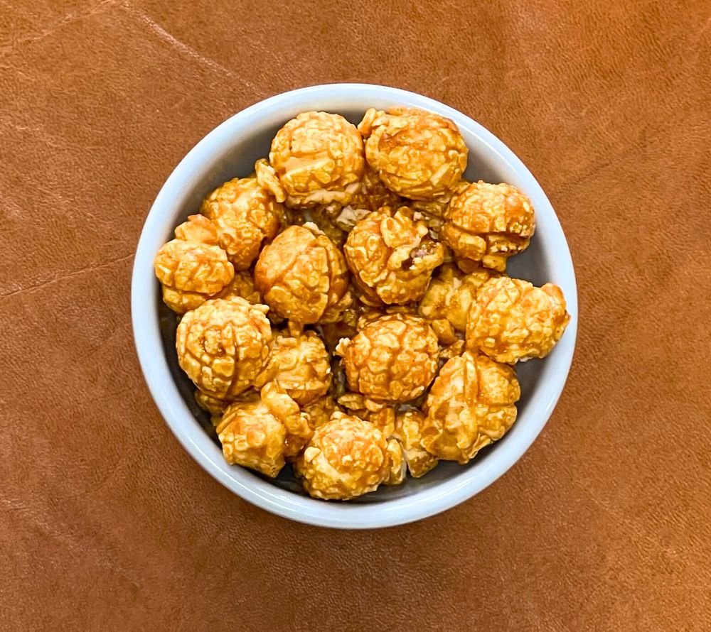 Everly Grace Peanut Caramel Swirl kaufen | Popcorn mit buttrigem Karamell & Erdnussbutter | Hergestellt mit natürlichen Zutaten | Perfekt für jeden Snack-Moment