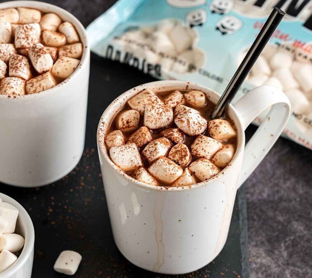 Vegane Mini Marshmallows von Dandies in einer heißen Schokolade