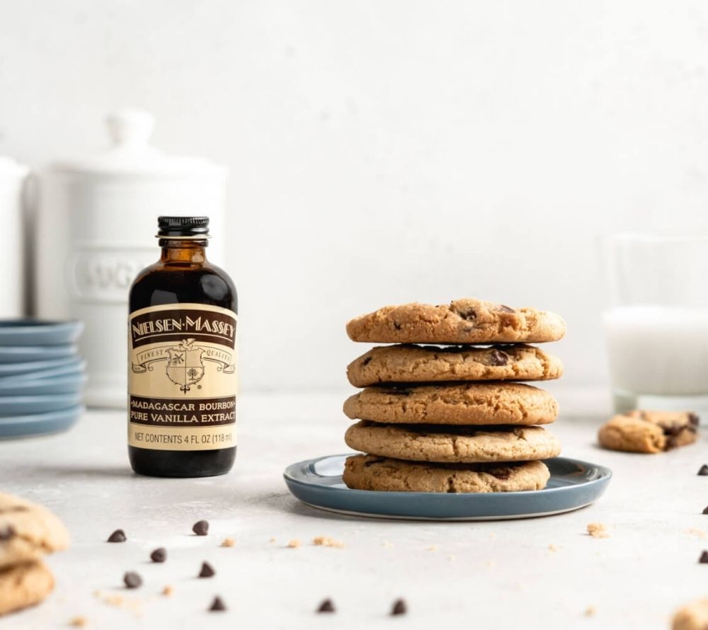 Bourbon-Vanilleextrakt mit Chocolate Chip Cookies von Nielsen-Massey